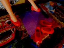 SINDY RED SHOES MAIN A